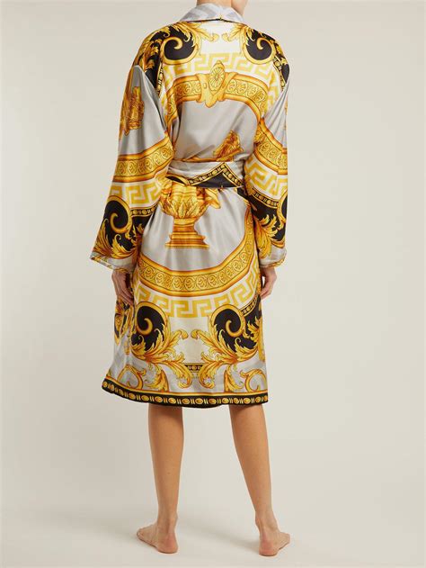 who makes Versace robes